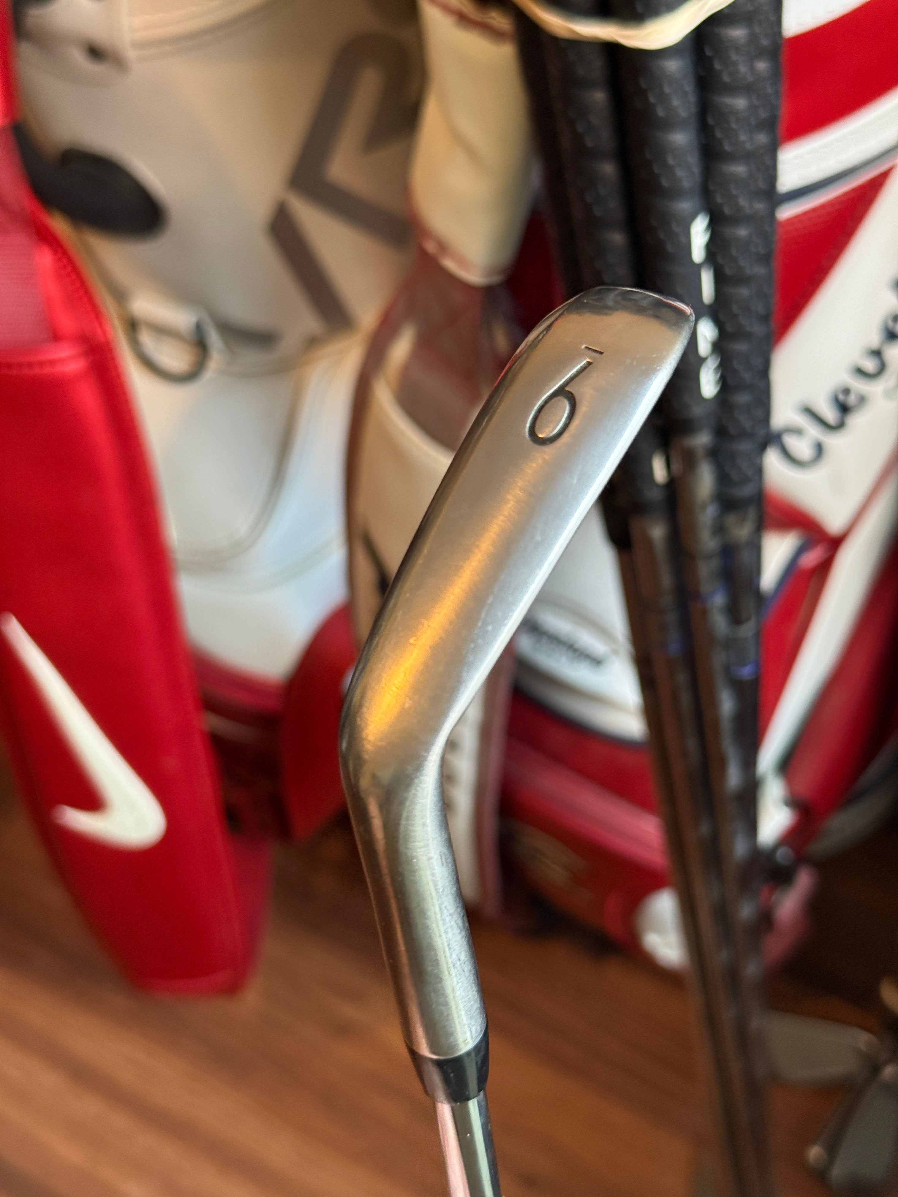 Titleist T300 9 Iron w/AMT Red R300 Regular Steel Shaft