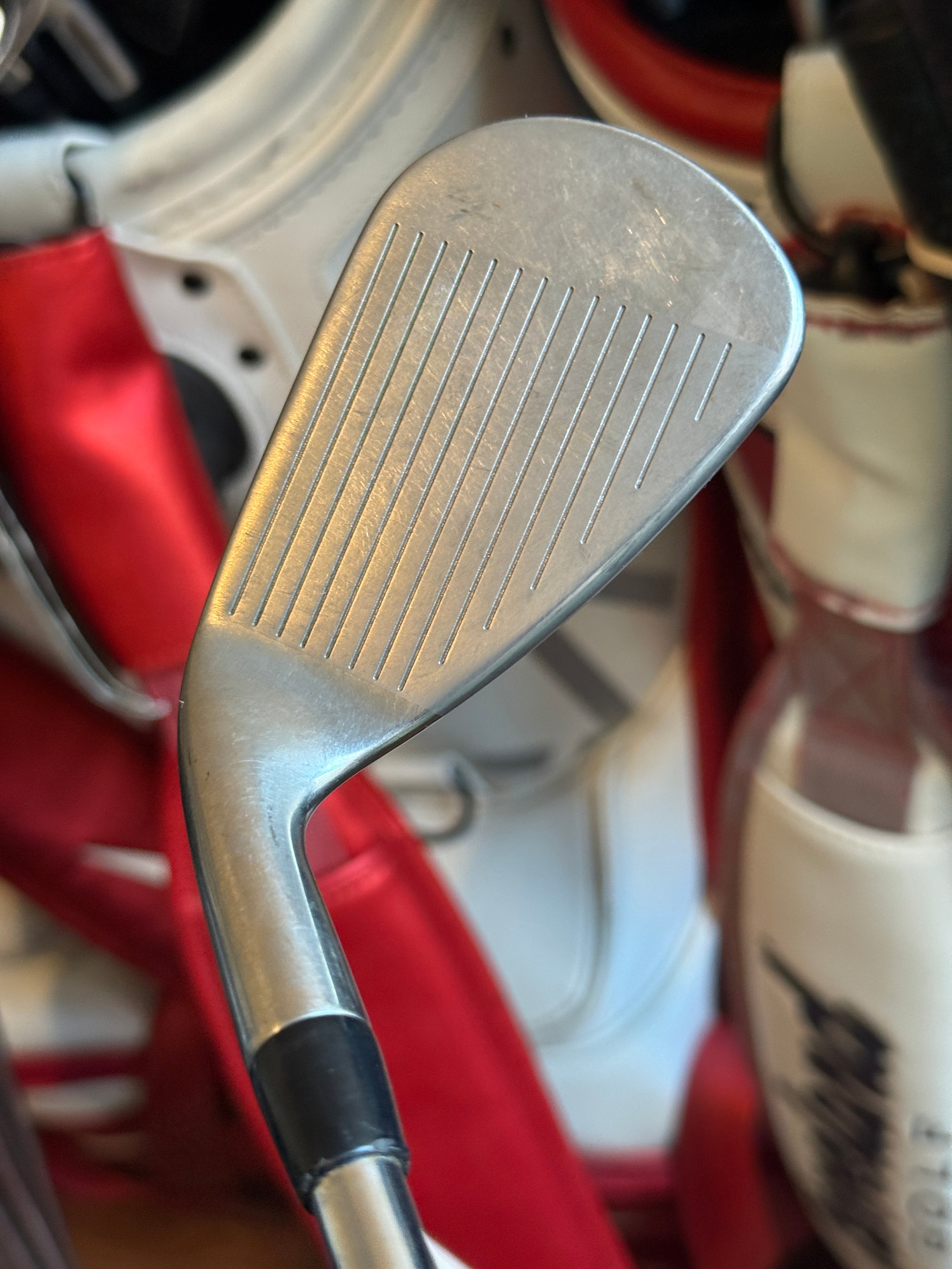 Titleist T300 9 Iron w/AMT Red R300 Regular Steel Shaft