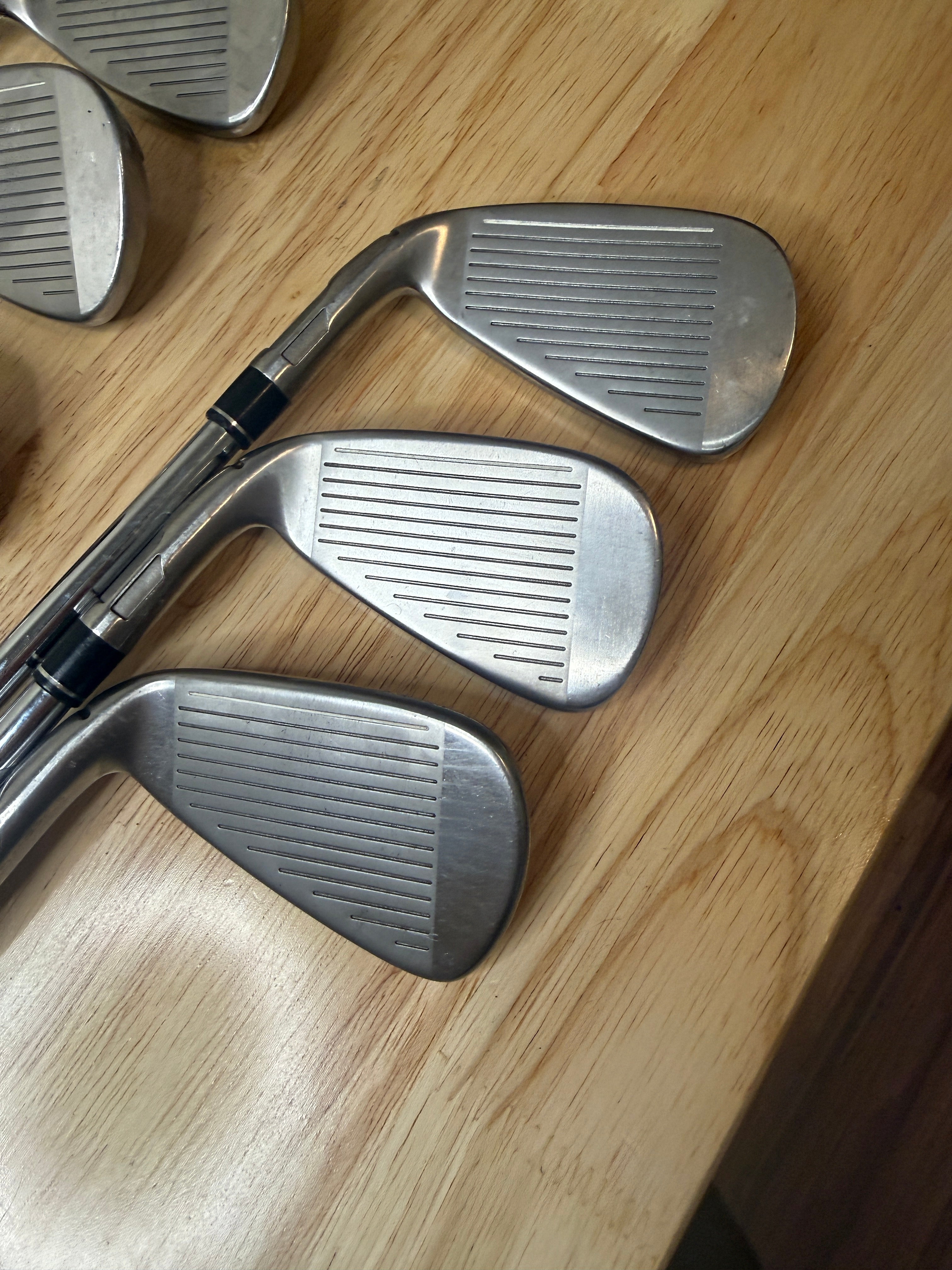 Taylormade Sim2 Max 5-PW, AW Iron Set w/85g Regular Flex Steel Shafts