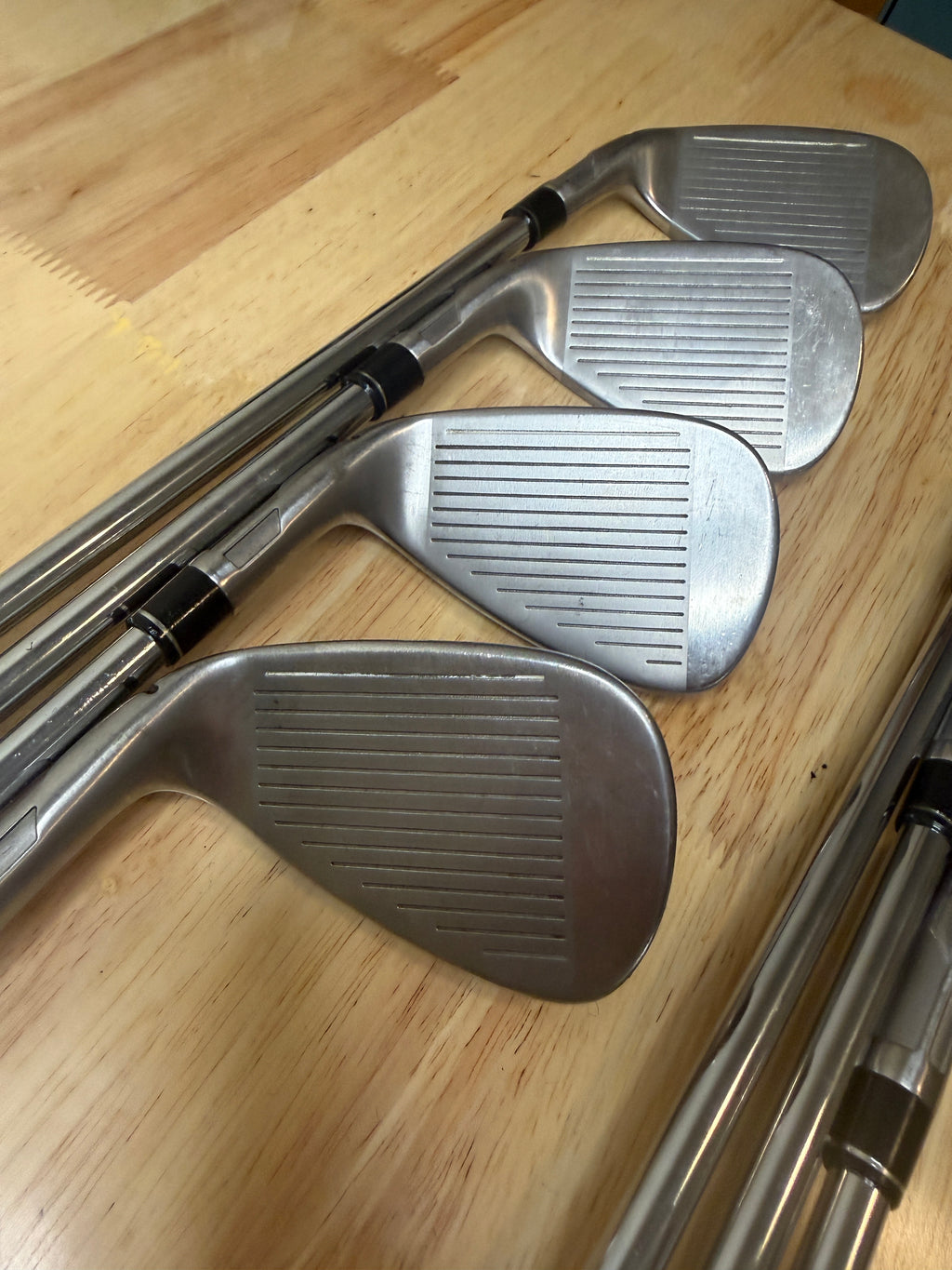 Taylormade Sim2 Max 5-PW, AW Iron Set w/85g Regular Flex Steel Shafts