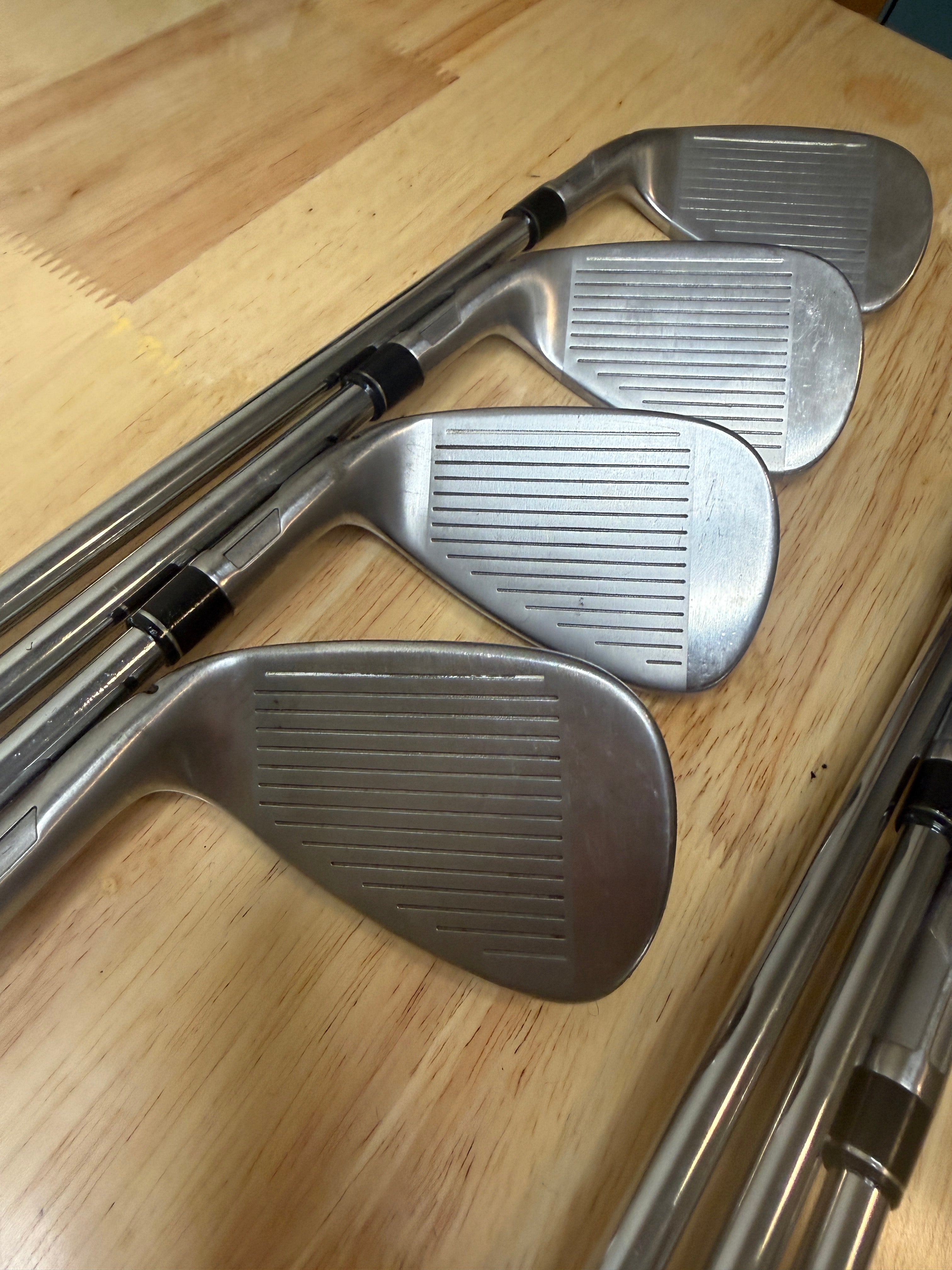 Taylormade Sim2 Max 5-PW, AW Iron Set w/85g Regular Flex Steel Shafts
